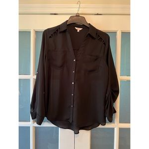 ✨EUC✨ CANDIE’S LONG SLEEVE BLACK BLOUSE WITH SHOULDER CUTOUTS 🖤✨